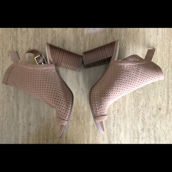 (SOLD)NWOT Francesca’s Heel - Picture 2 of 7